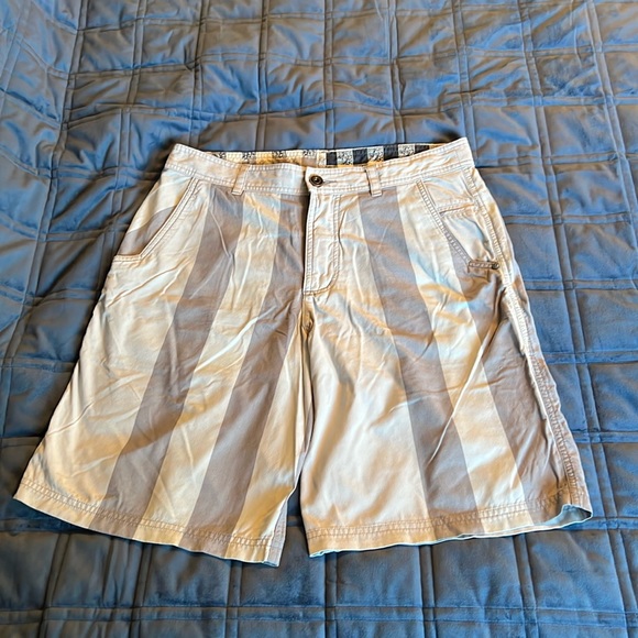 Lululemon Athletica Striped Shorts 33 - Picture 1 of 8